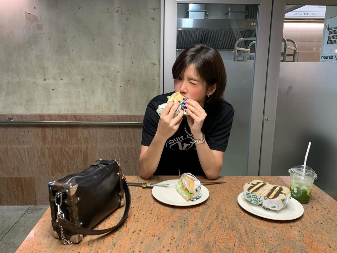 จูเน่ - เพลินพิชญา โกมลารชุน