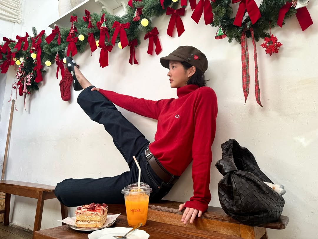 จูเน่ - เพลินพิชญา โกมลารชุน