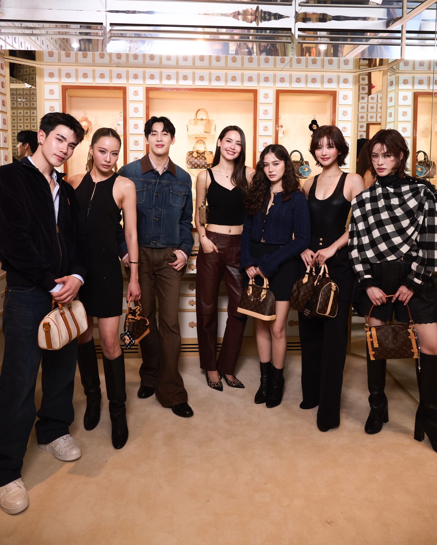 จูเน่ - เพลินพิชญา โกมลารชุน