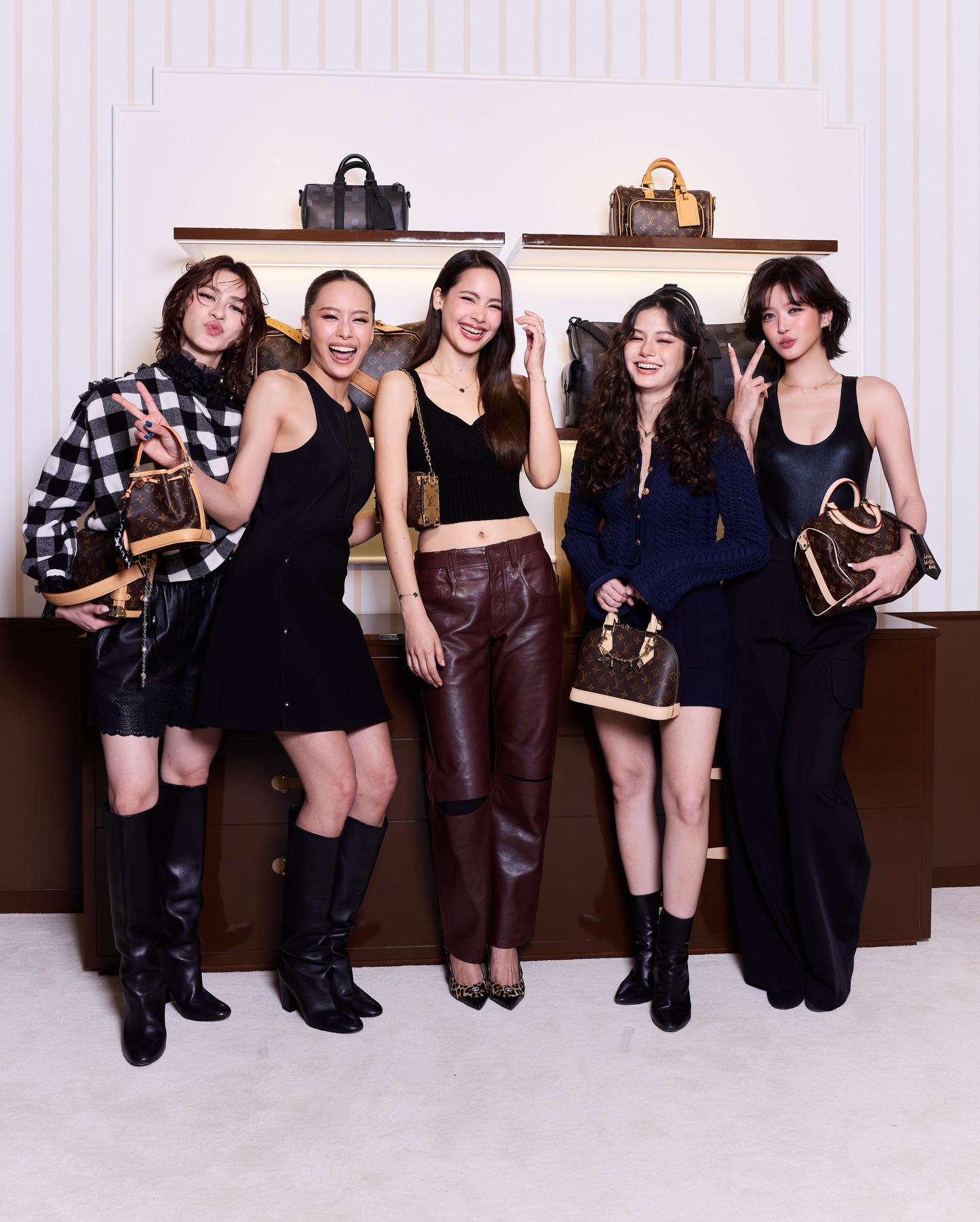 จูเน่ - เพลินพิชญา โกมลารชุน