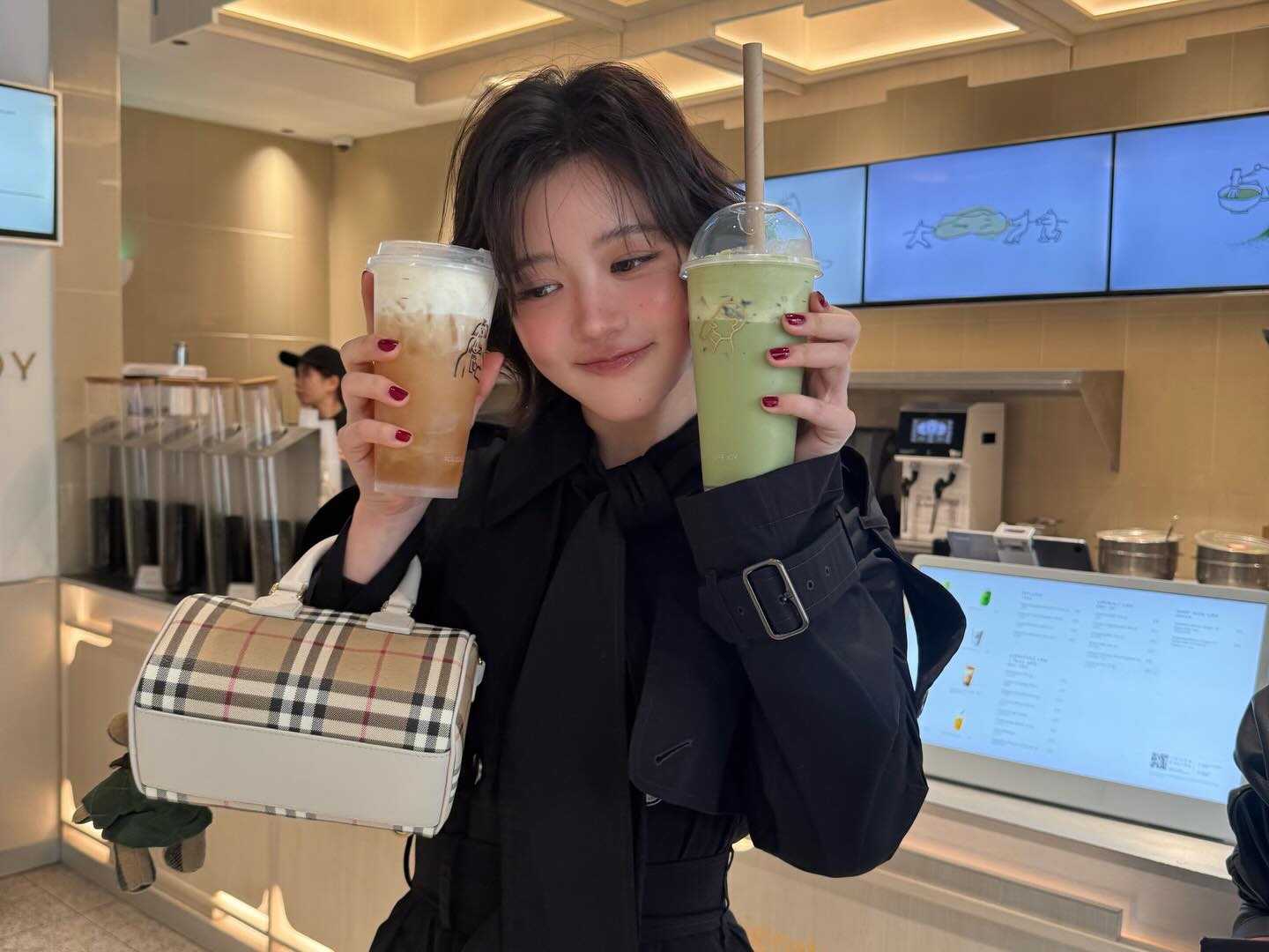 จูเน่ - เพลินพิชญา โกมลารชุน