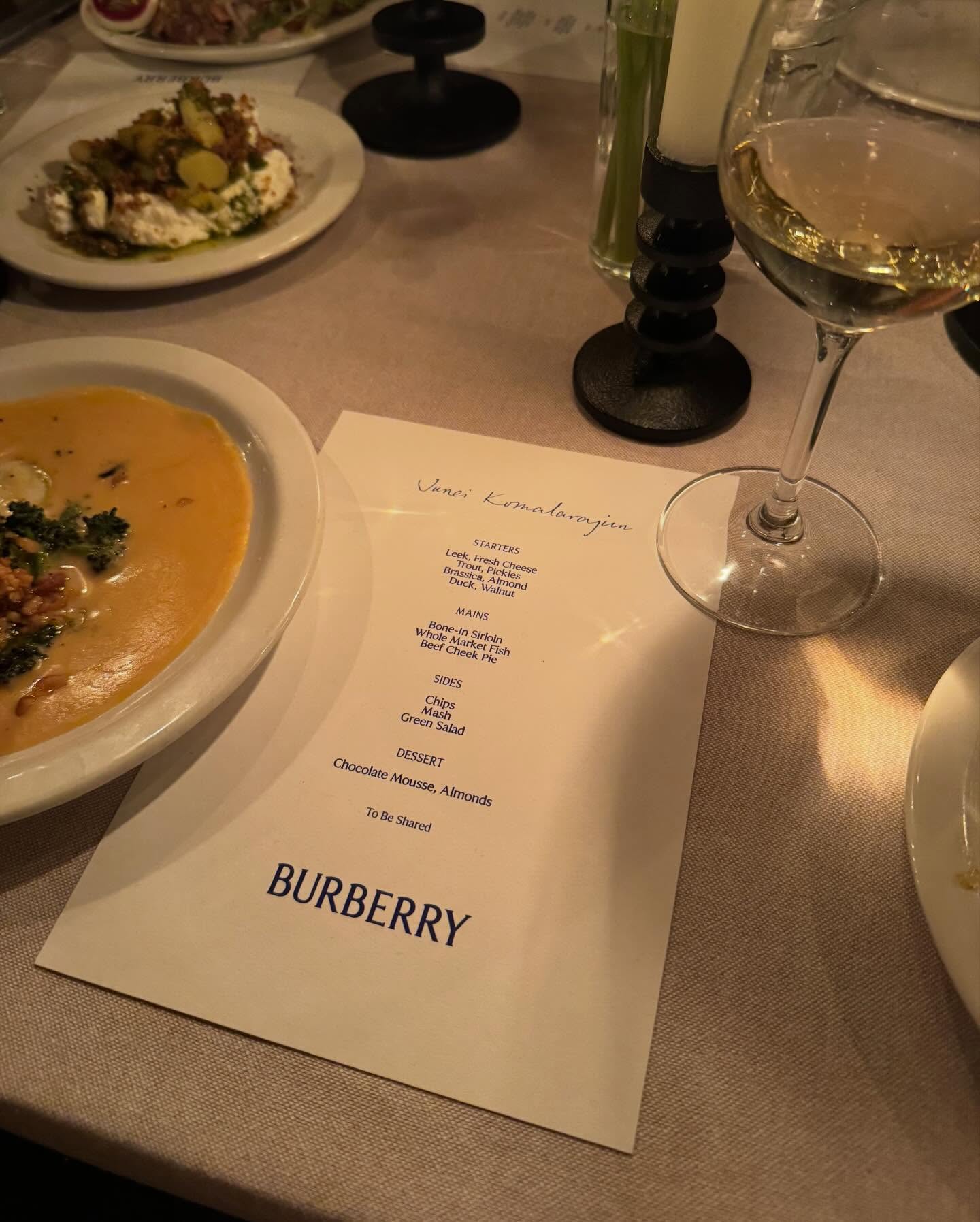 จูเน่ - เพลินพิชญา โกมลารชุน