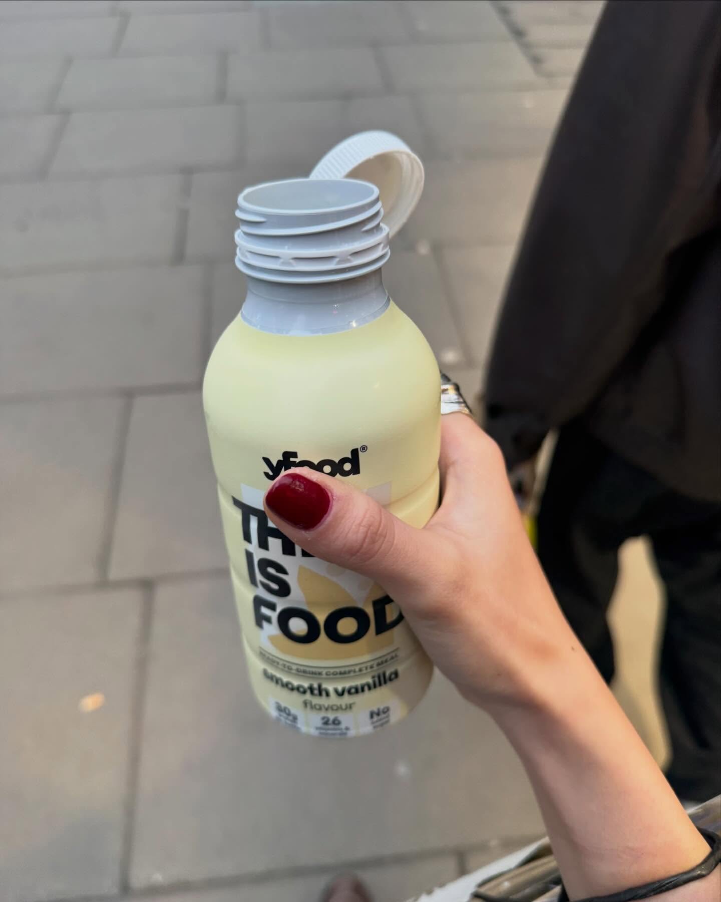 จูเน่ - เพลินพิชญา โกมลารชุน