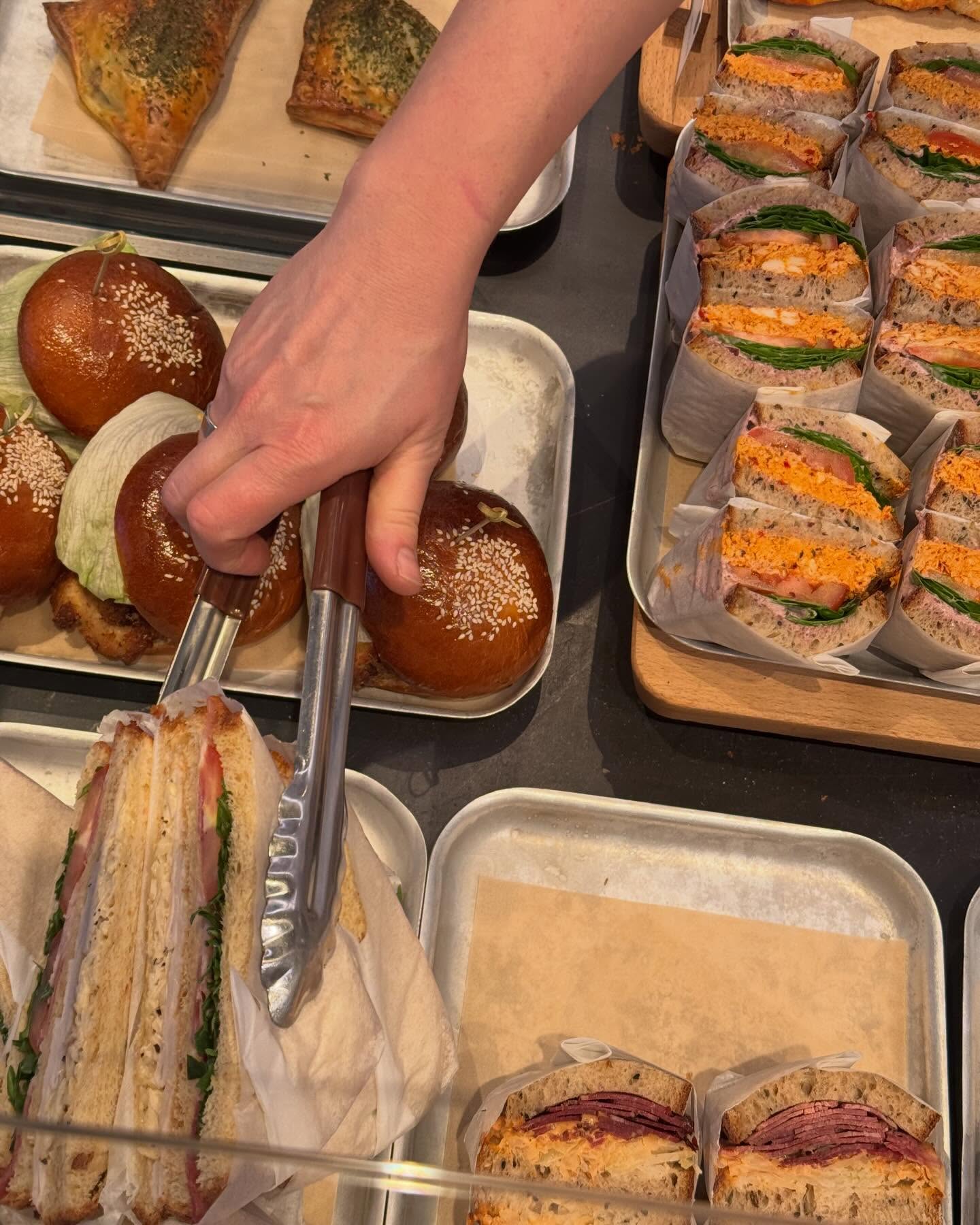 จูเน่ - เพลินพิชญา โกมลารชุน