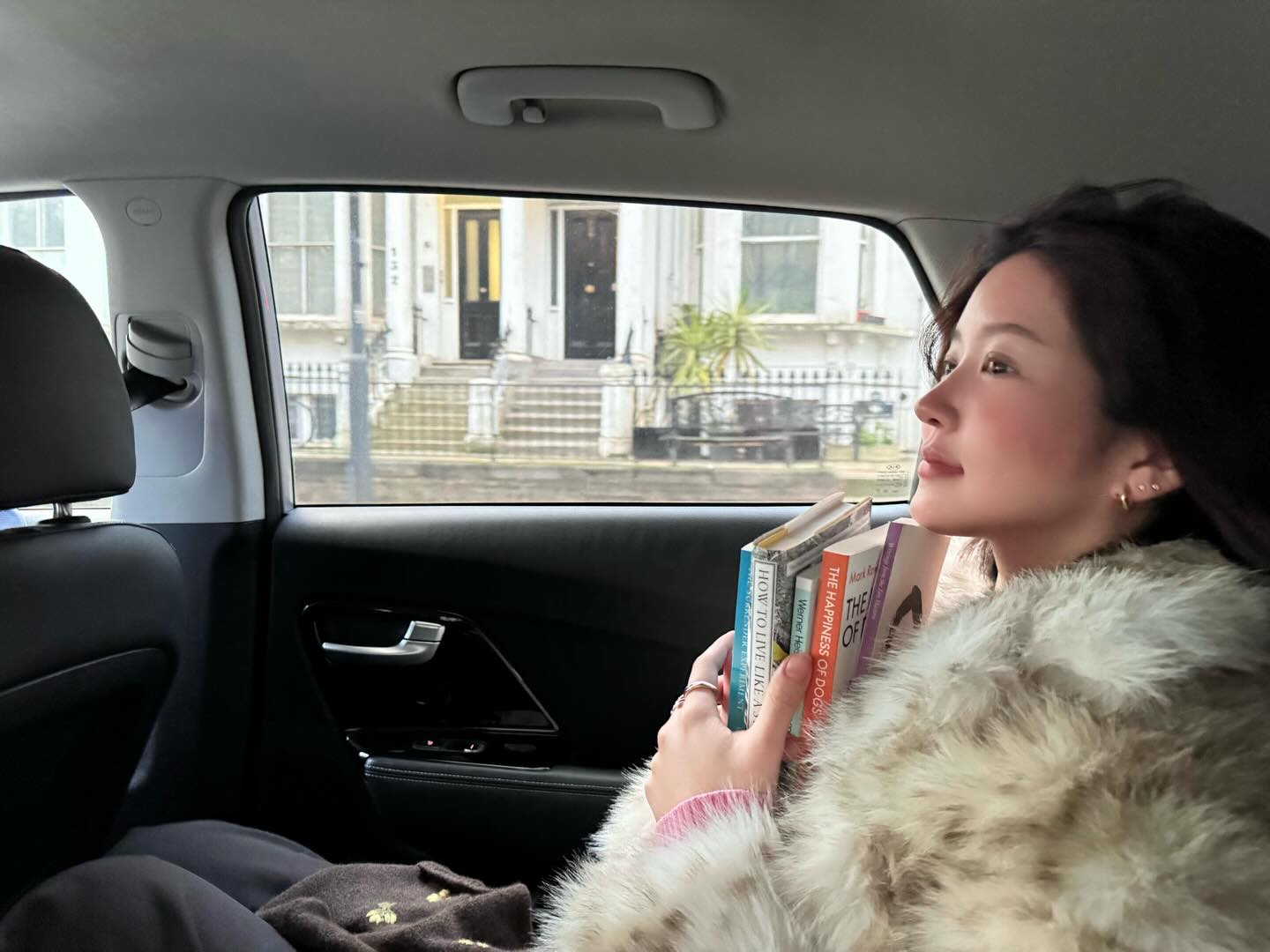 จูเน่ - เพลินพิชญา โกมลารชุน