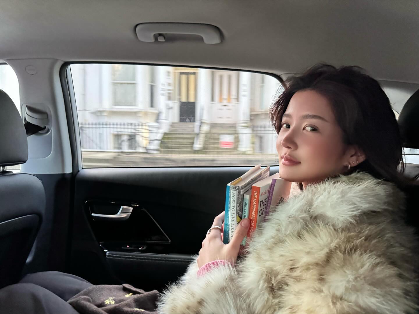 จูเน่ - เพลินพิชญา โกมลารชุน