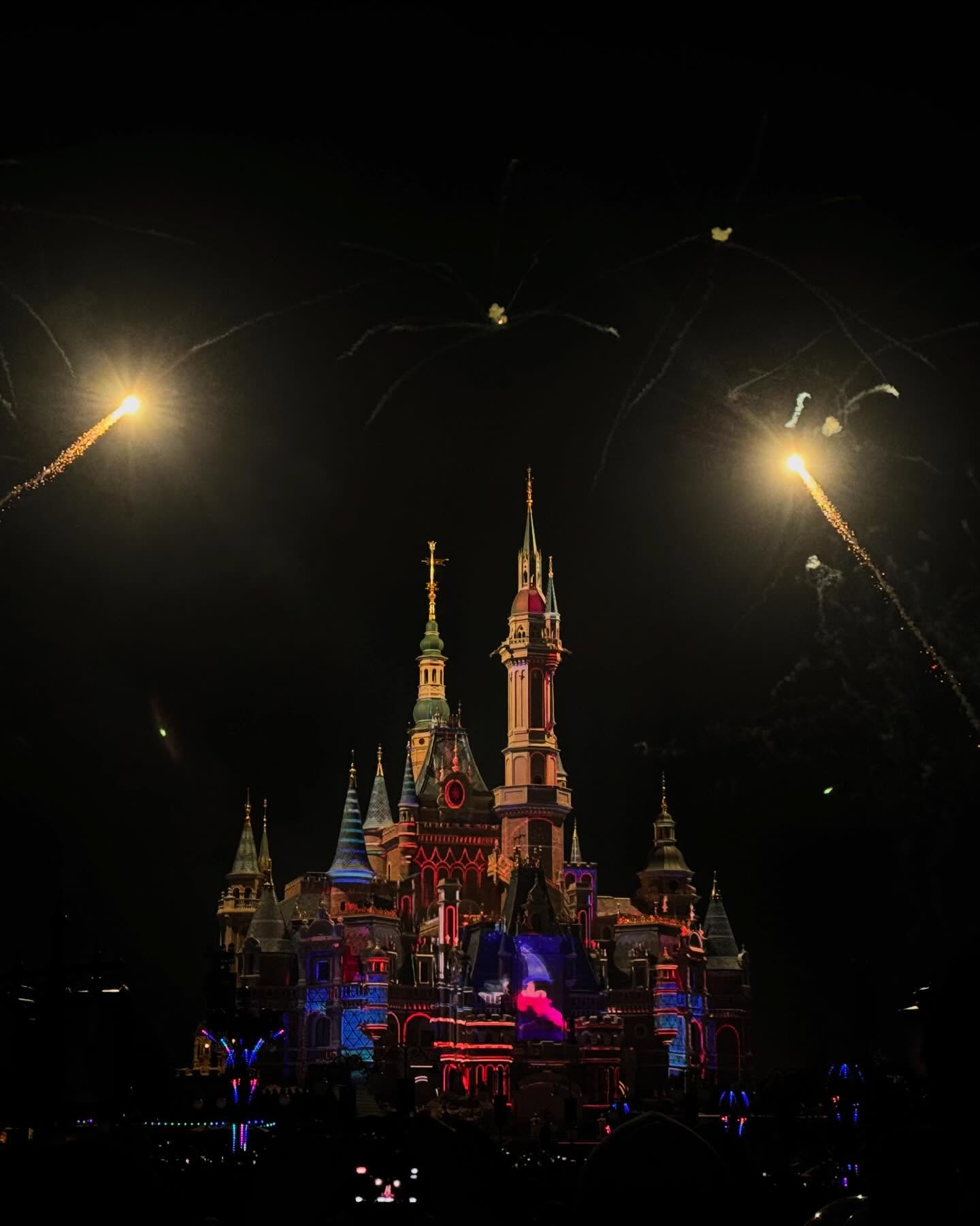 จูเน่ - เพลินพิชญา โกมลารชุน