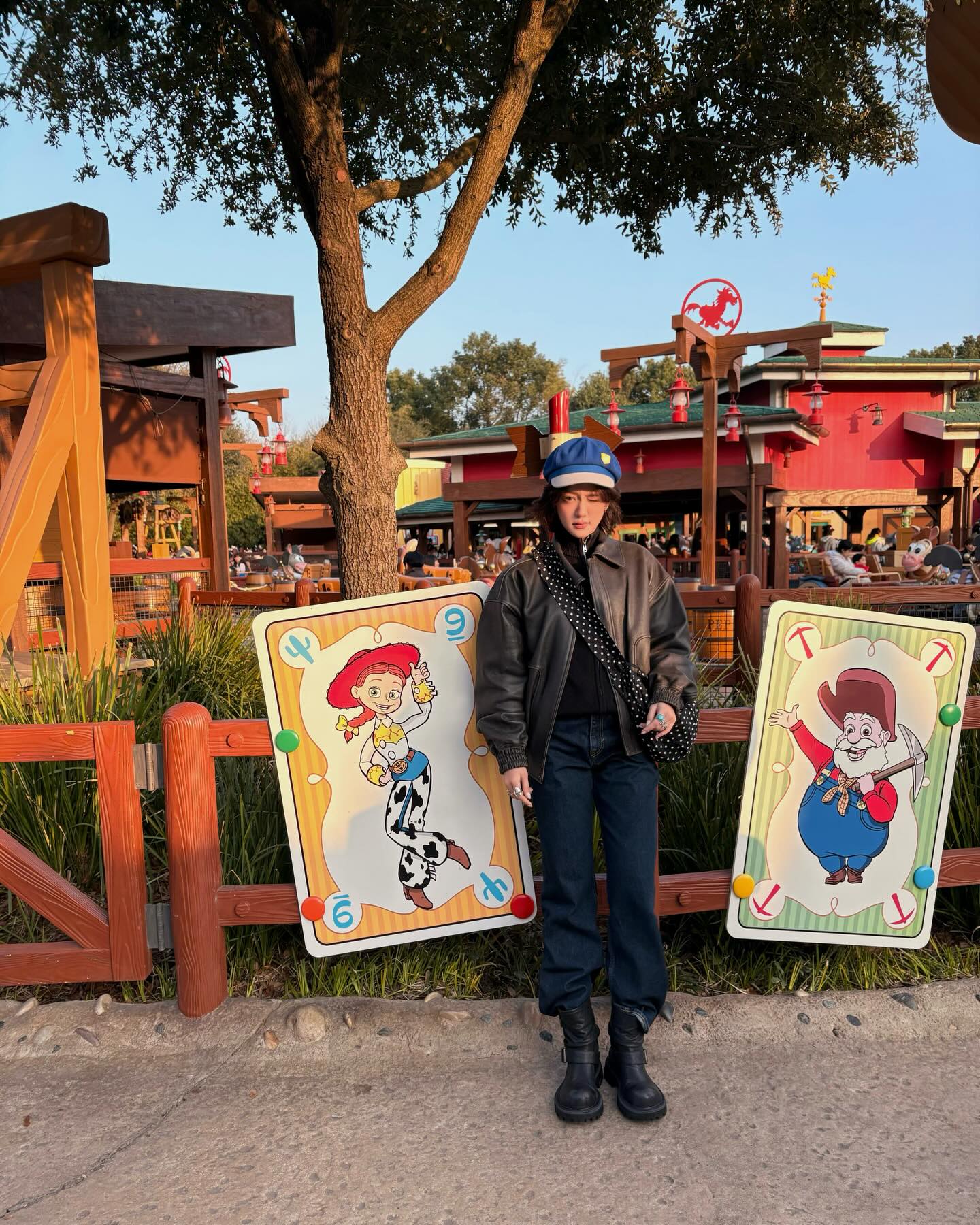 จูเน่ - เพลินพิชญา โกมลารชุน