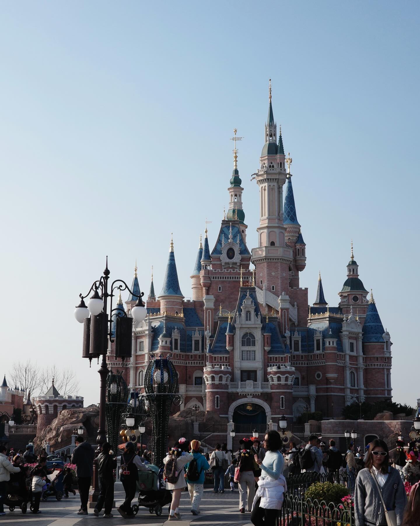 จูเน่ - เพลินพิชญา โกมลารชุน