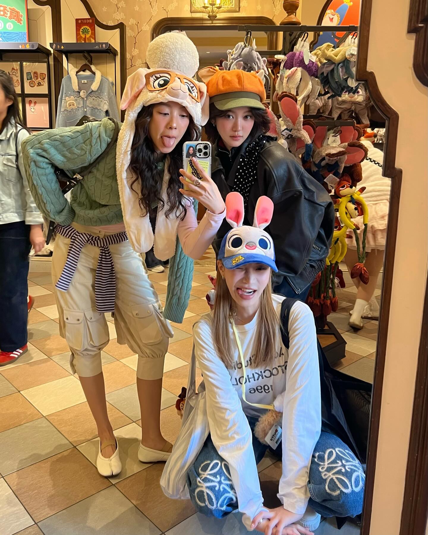 จูเน่ - เพลินพิชญา โกมลารชุน