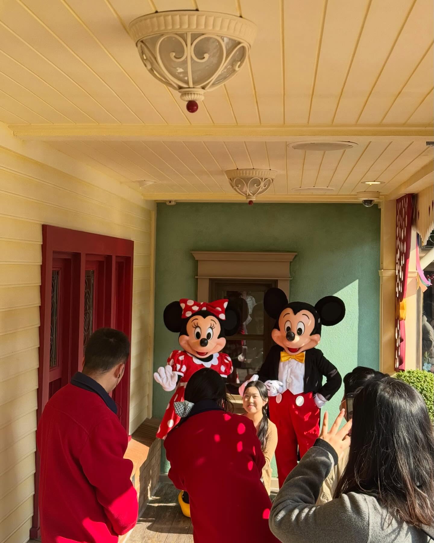 จูเน่ - เพลินพิชญา โกมลารชุน