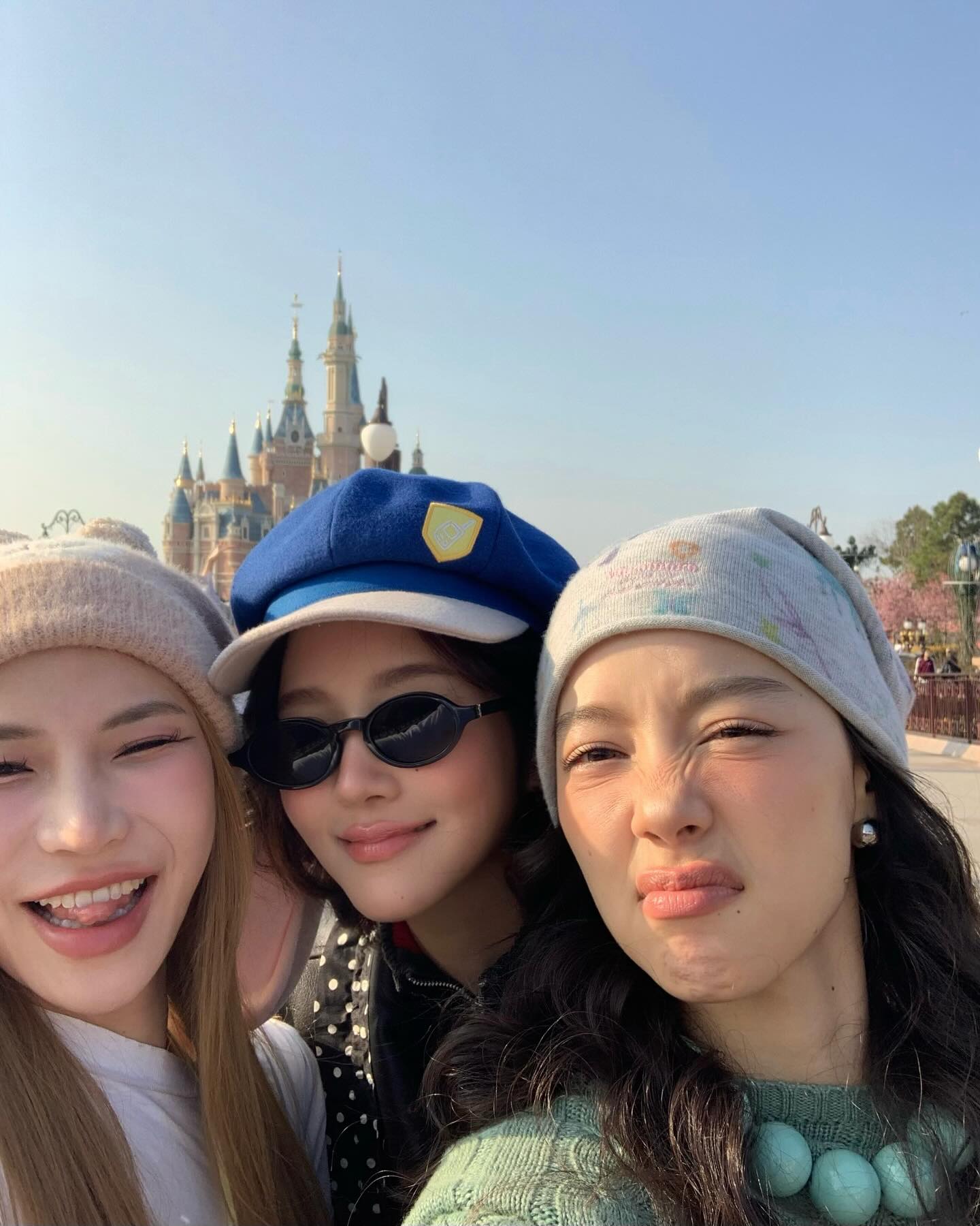 จูเน่ - เพลินพิชญา โกมลารชุน