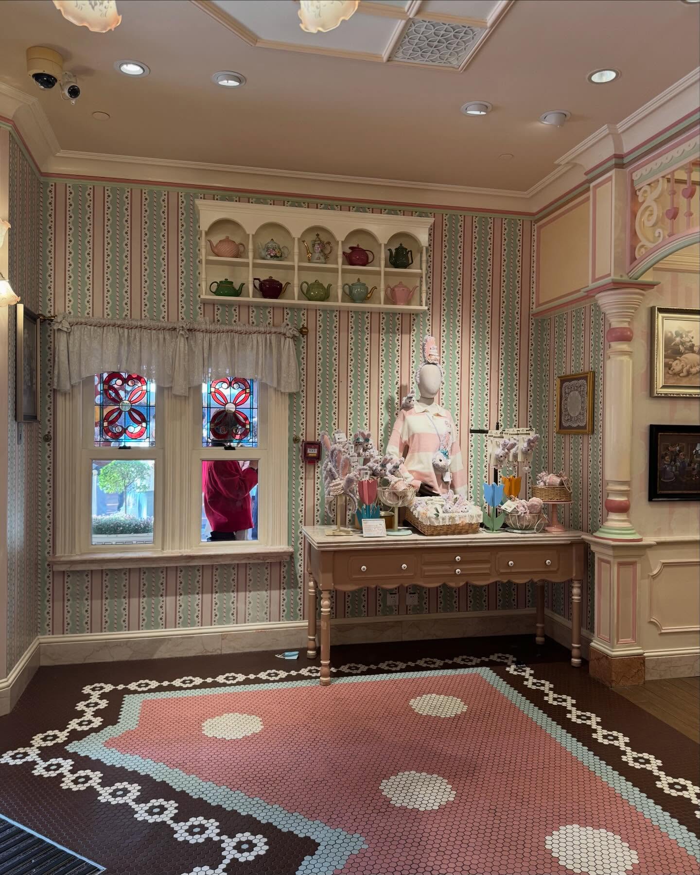 จูเน่ - เพลินพิชญา โกมลารชุน