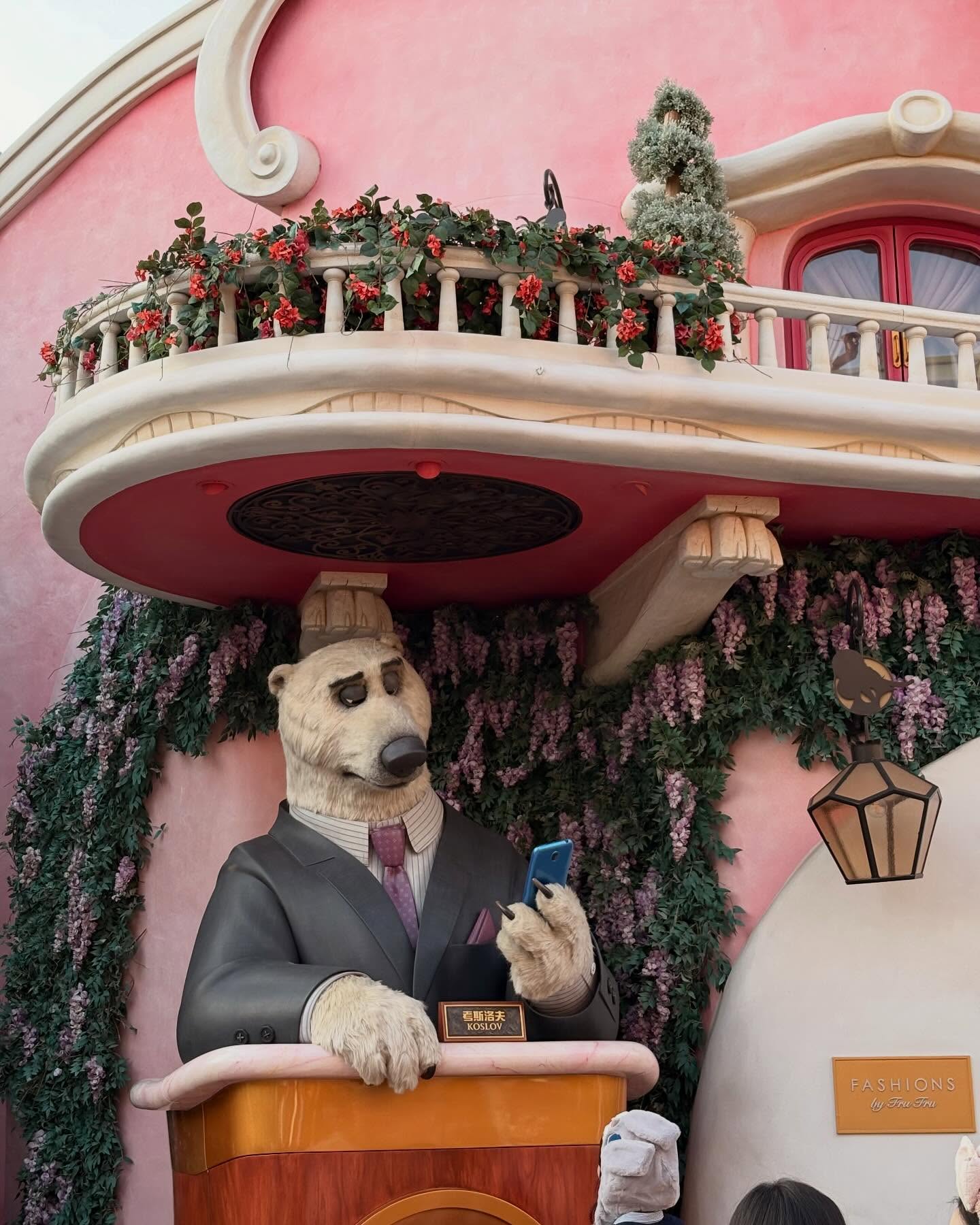 จูเน่ - เพลินพิชญา โกมลารชุน