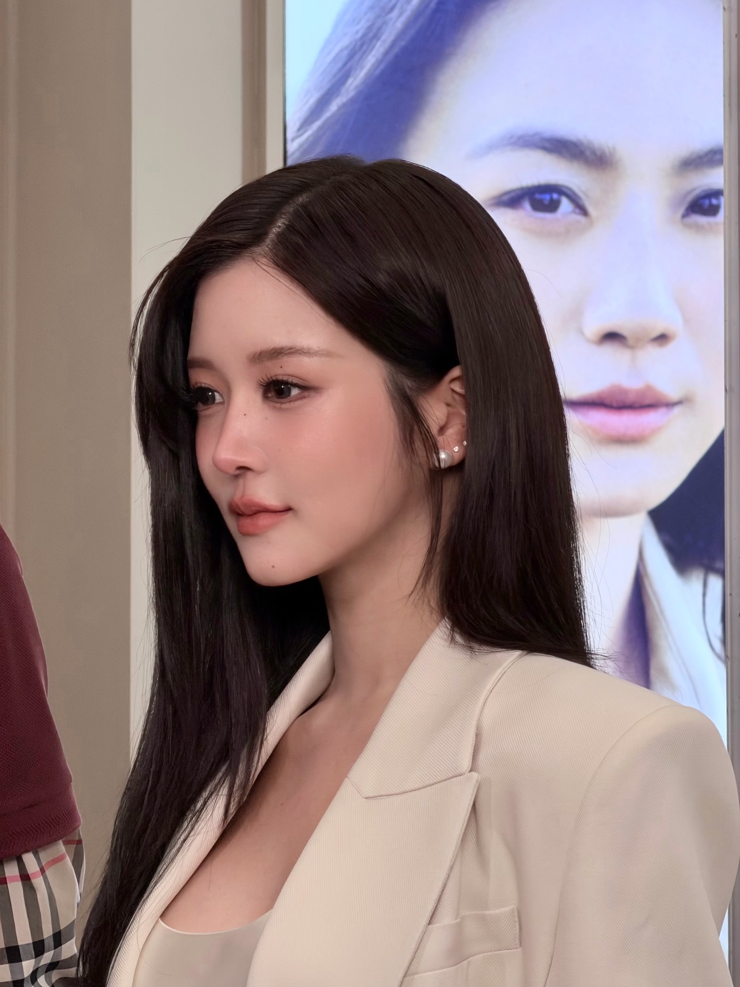 จูเน่ - เพลินพิชญา โกมลารชุน