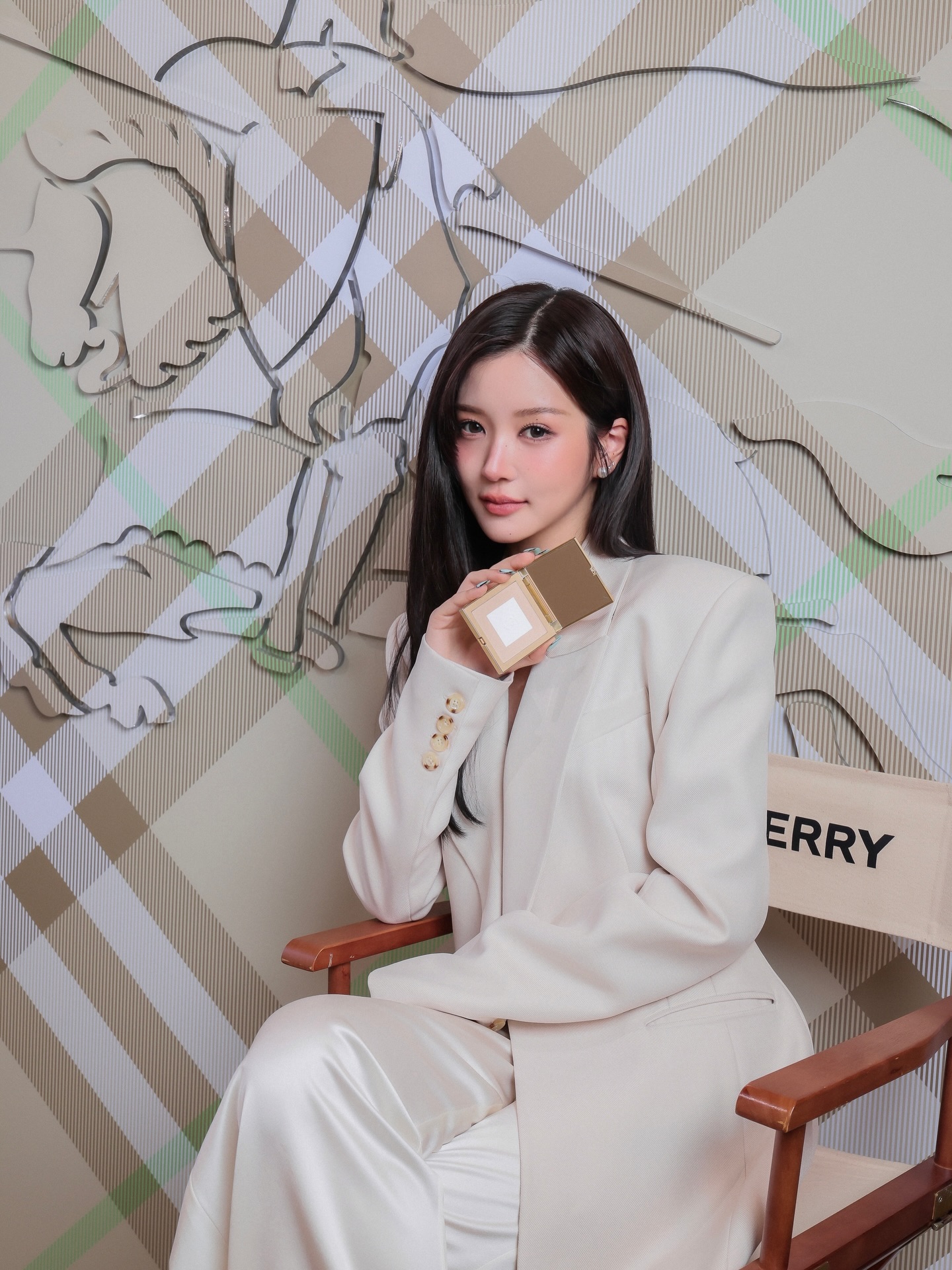 จูเน่ - เพลินพิชญา โกมลารชุน