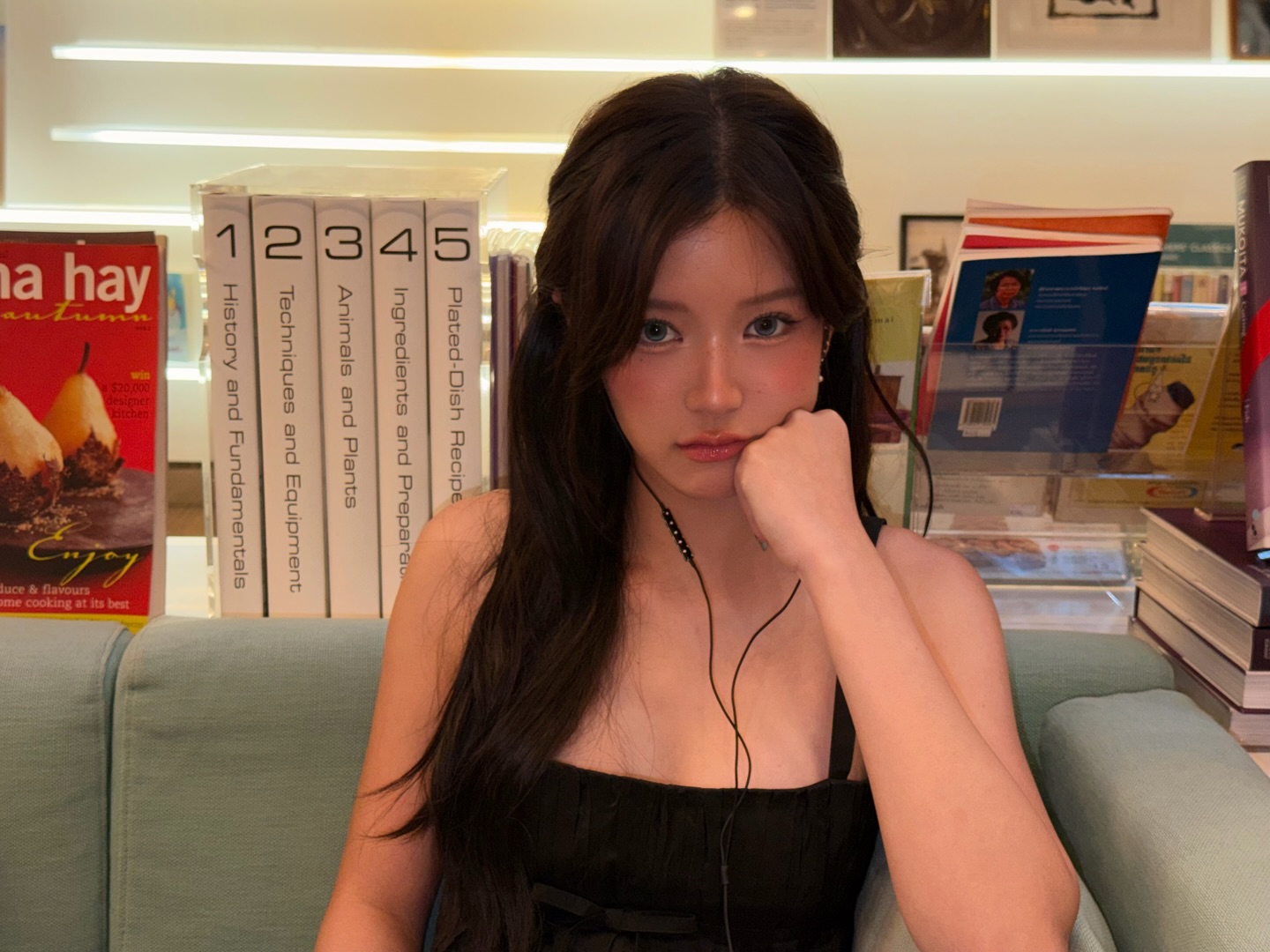 จูเน่ - เพลินพิชญา โกมลารชุน