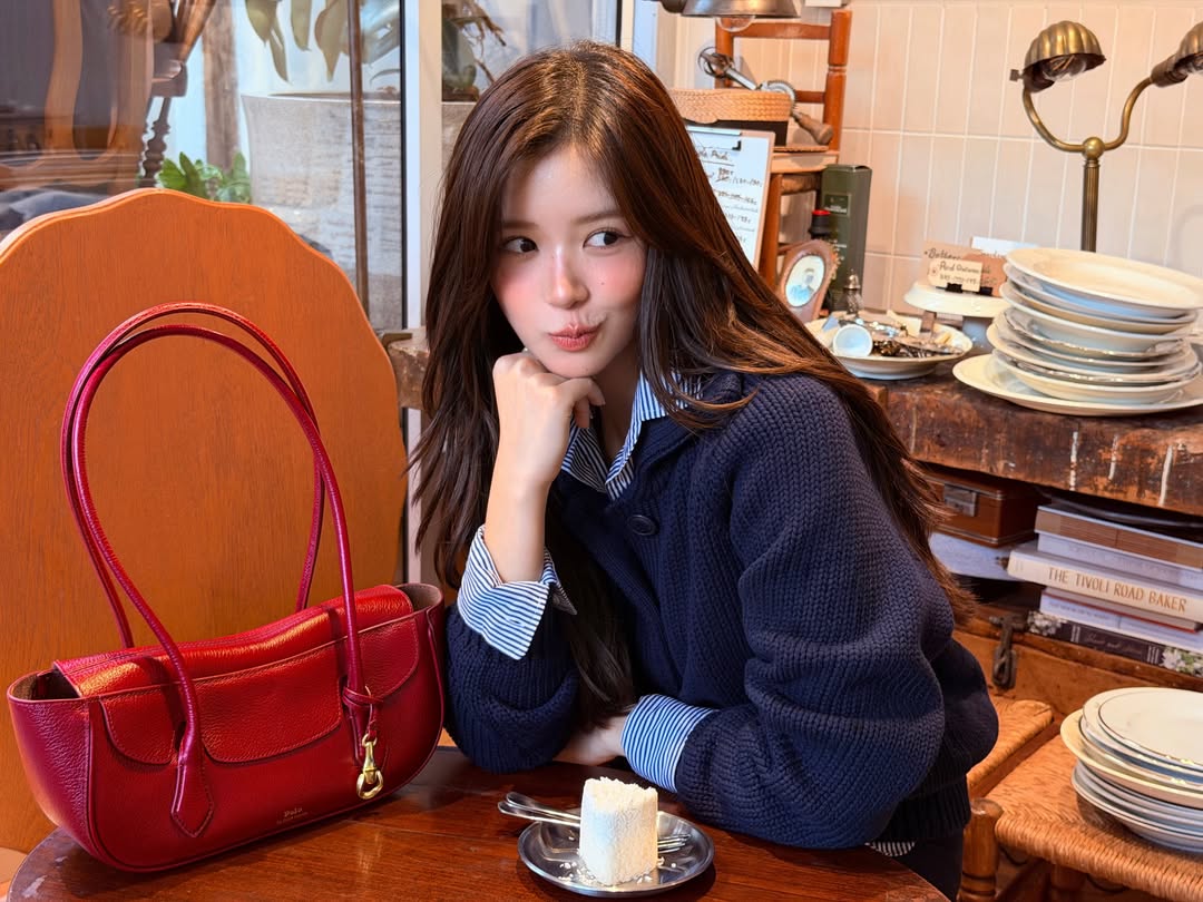 จูเน่ - เพลินพิชญา โกมลารชุน