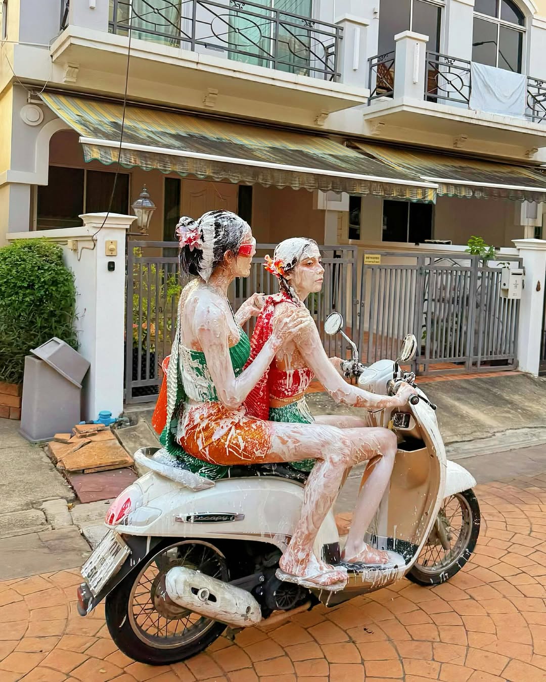 จีน่า - วิรายา ภัทรโชคชัย