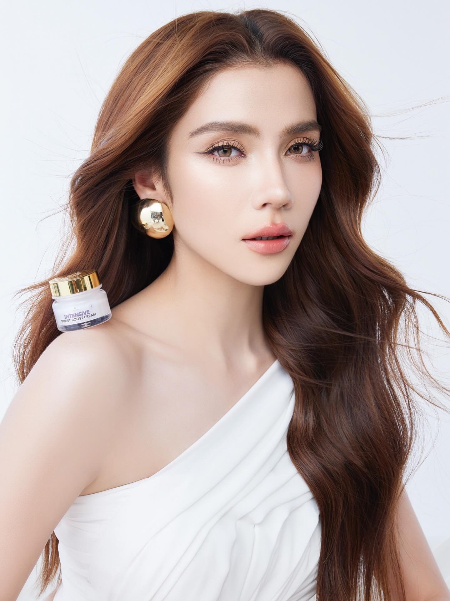 จีน่า - วิรายา ภัทรโชคชัย