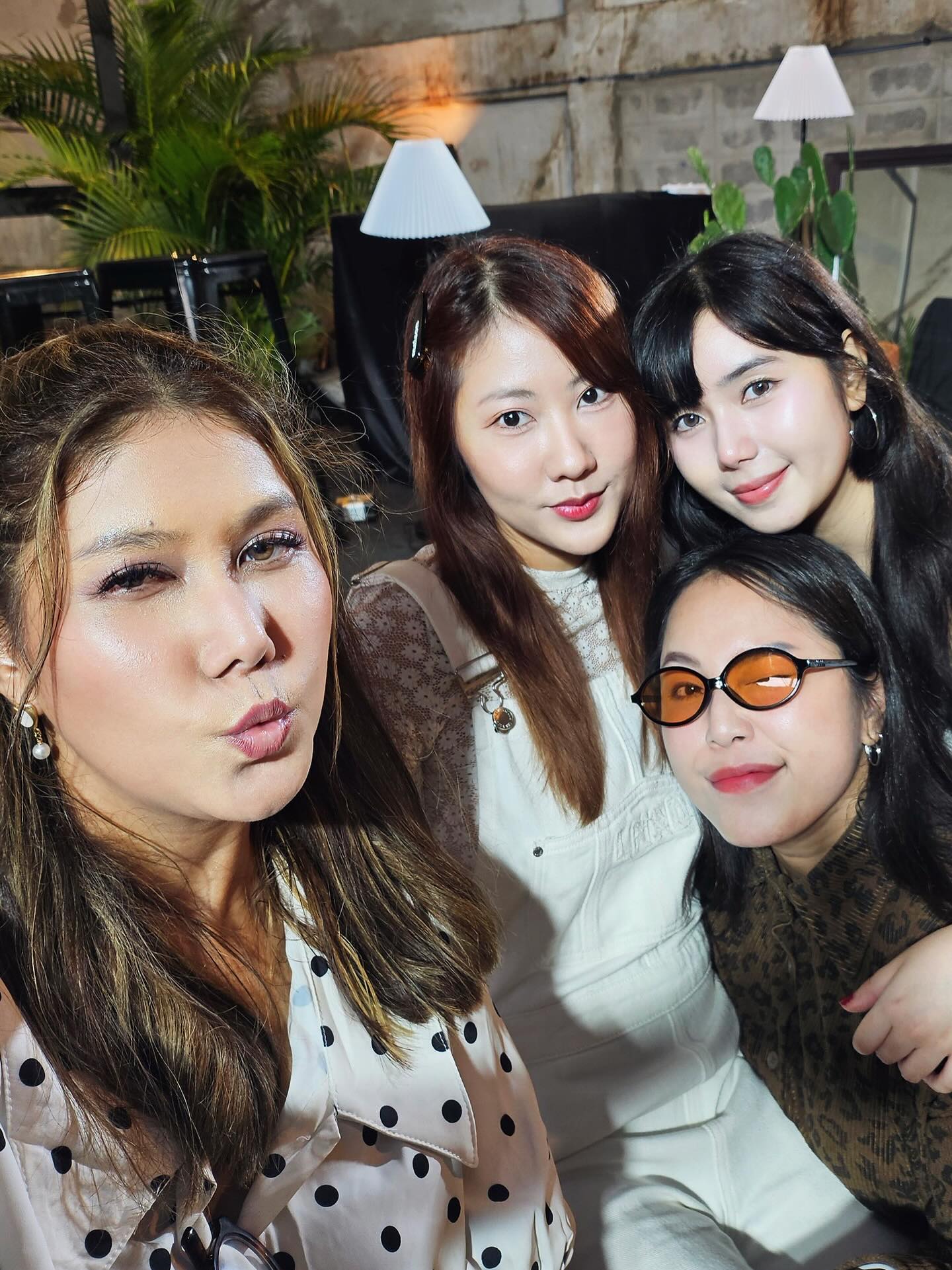 พลอย ศรนรินทร์