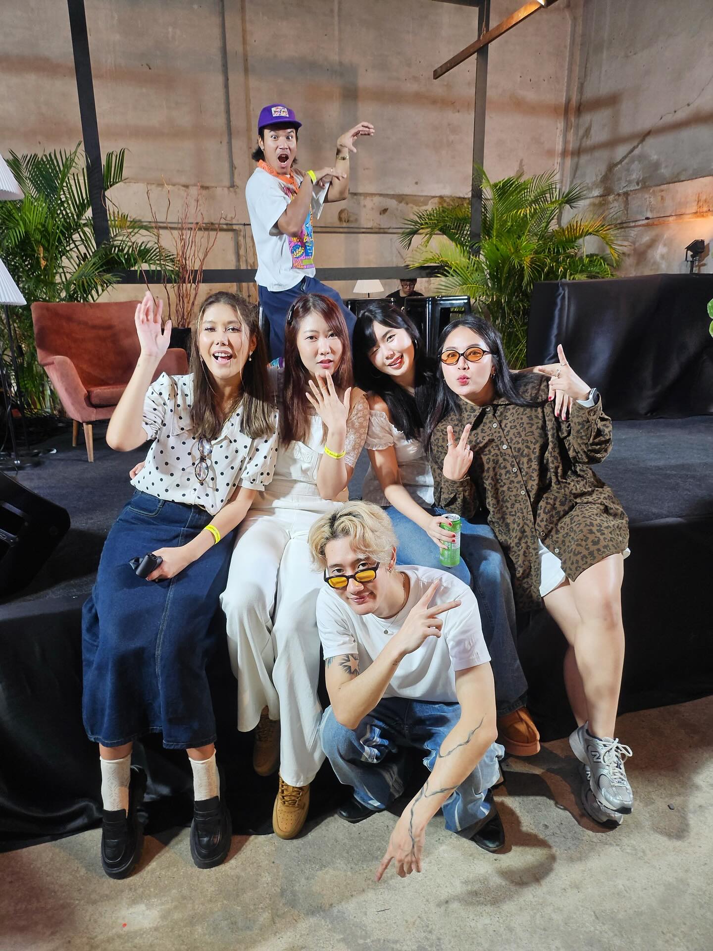 พลอย ศรนรินทร์