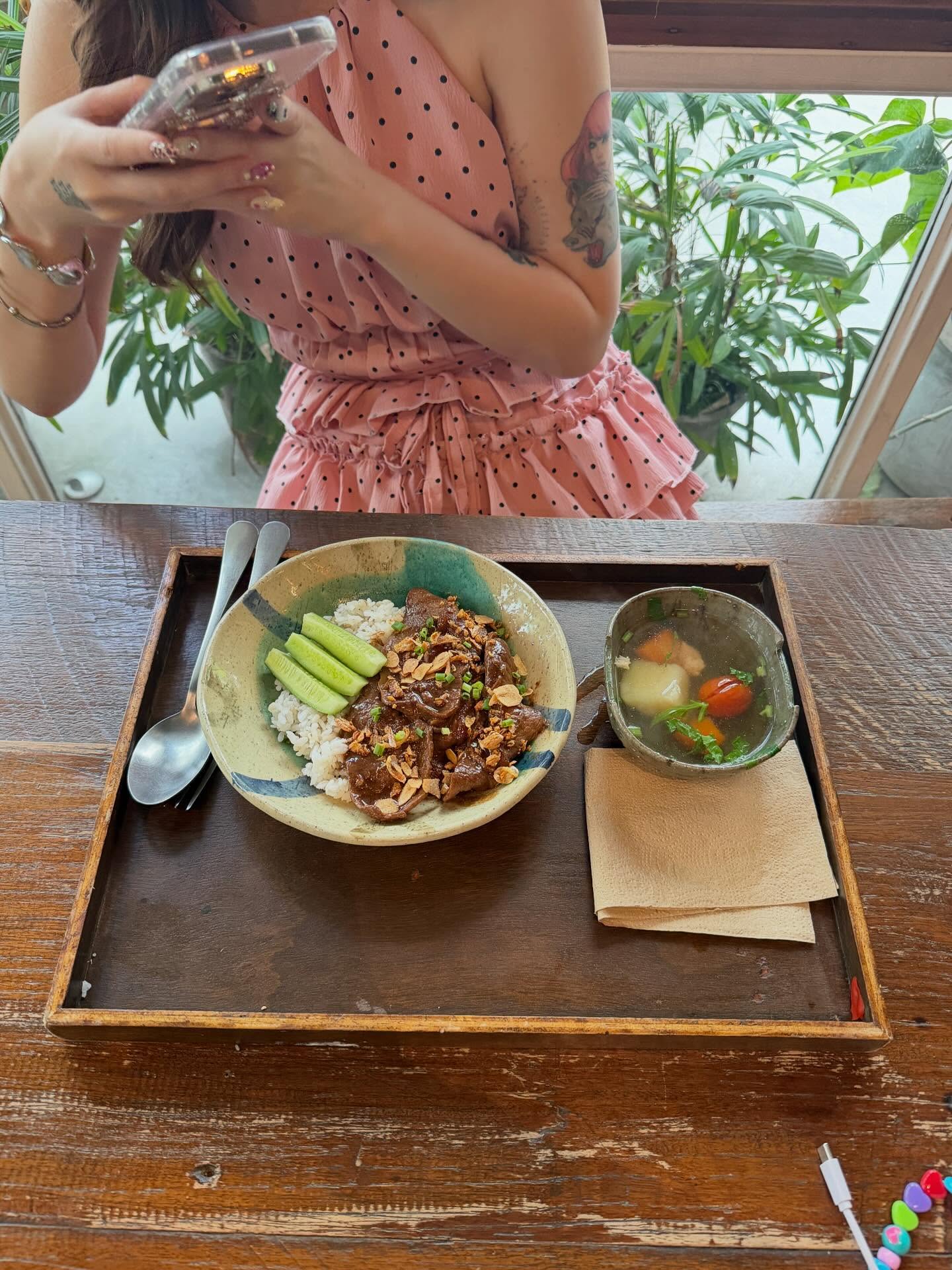 พลอย ศรนรินทร์