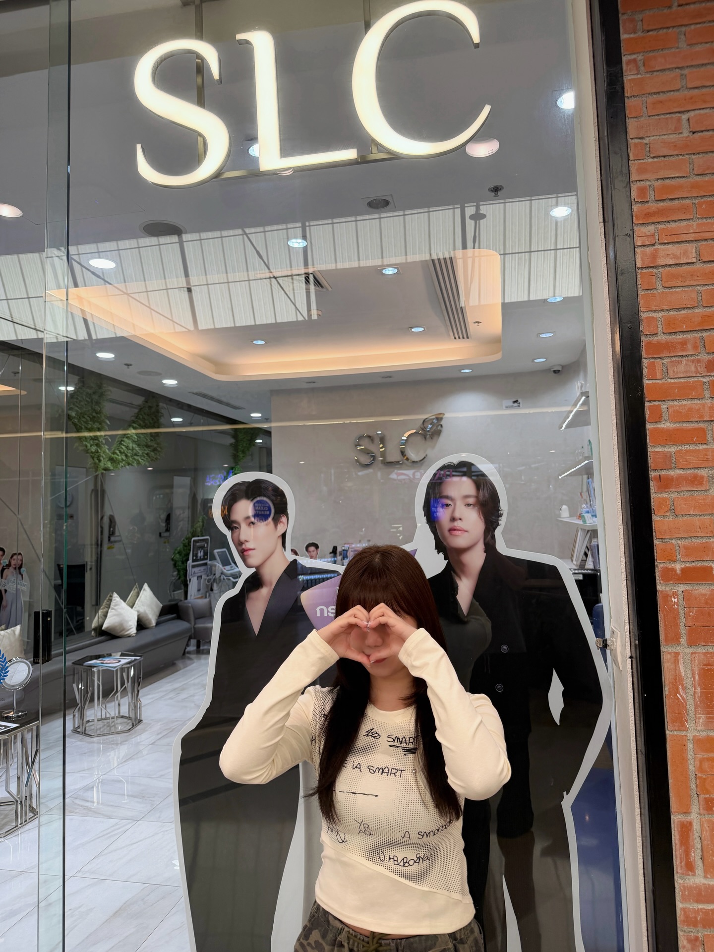 พลอย ศรนรินทร์