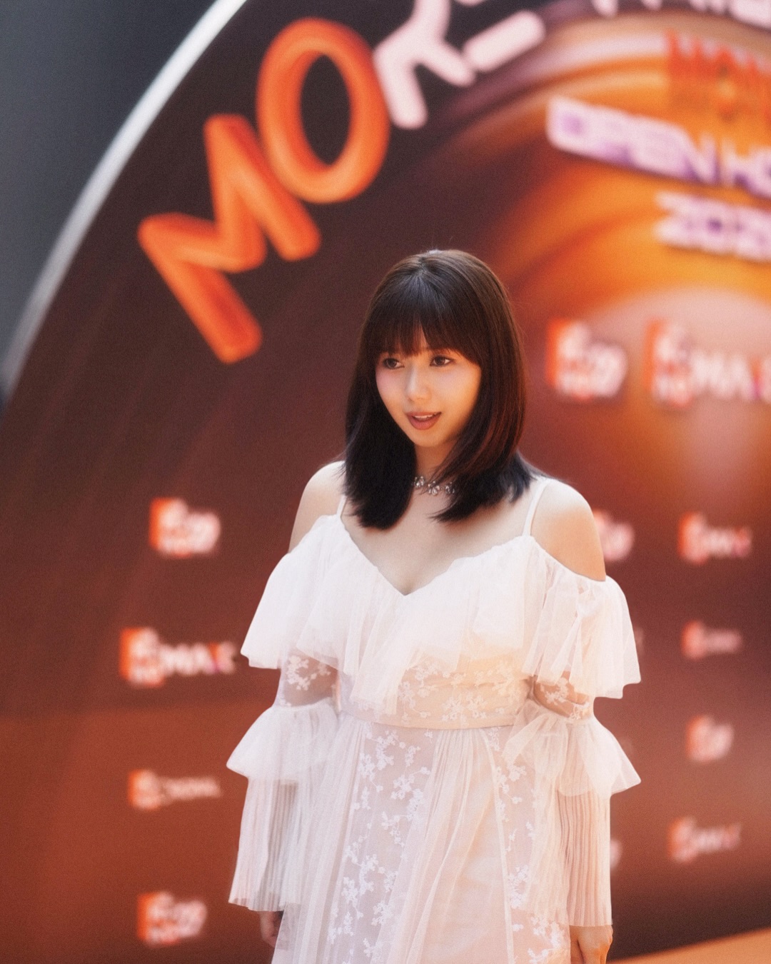 พลอย ศรนรินทร์