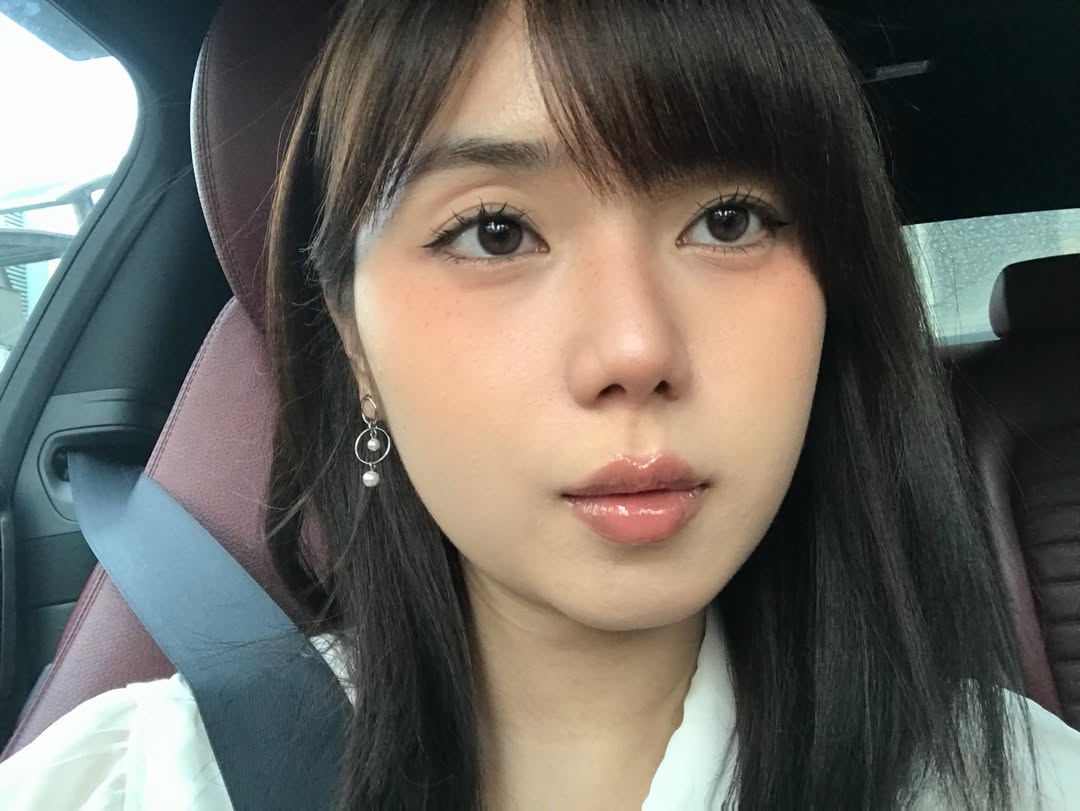 พลอย ศรนรินทร์