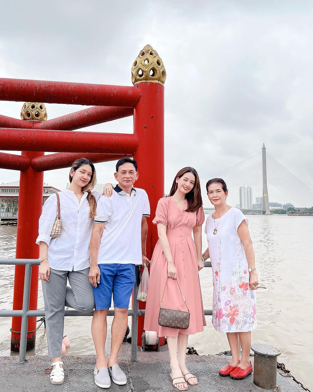 โม - อมีนา พินิจ