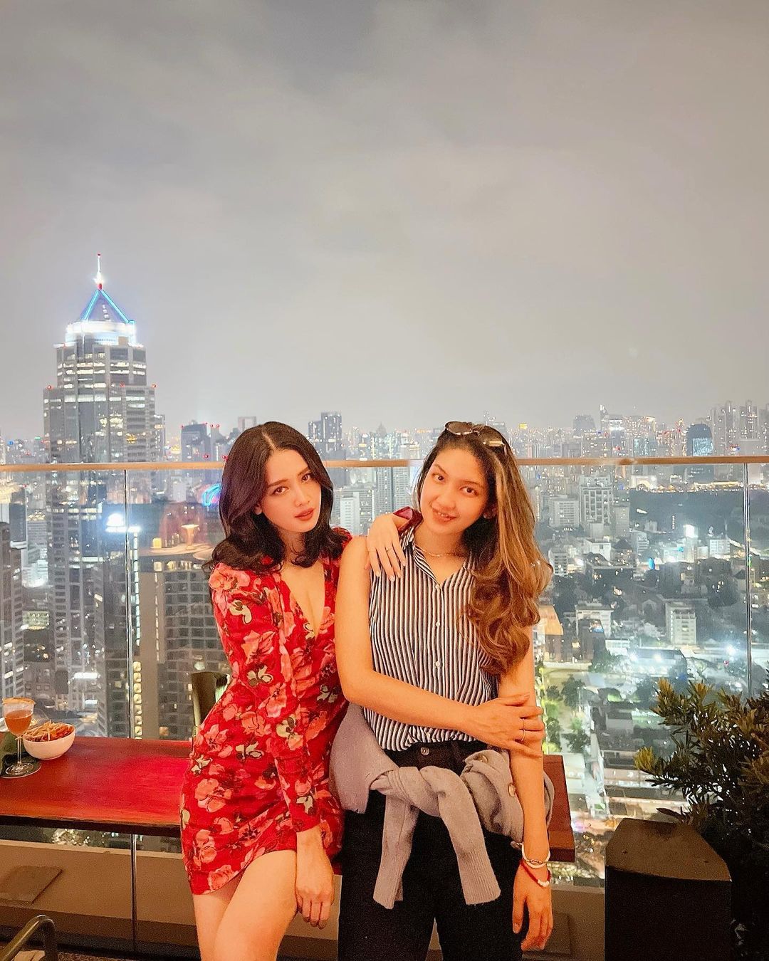 โม - อมีนา พินิจ