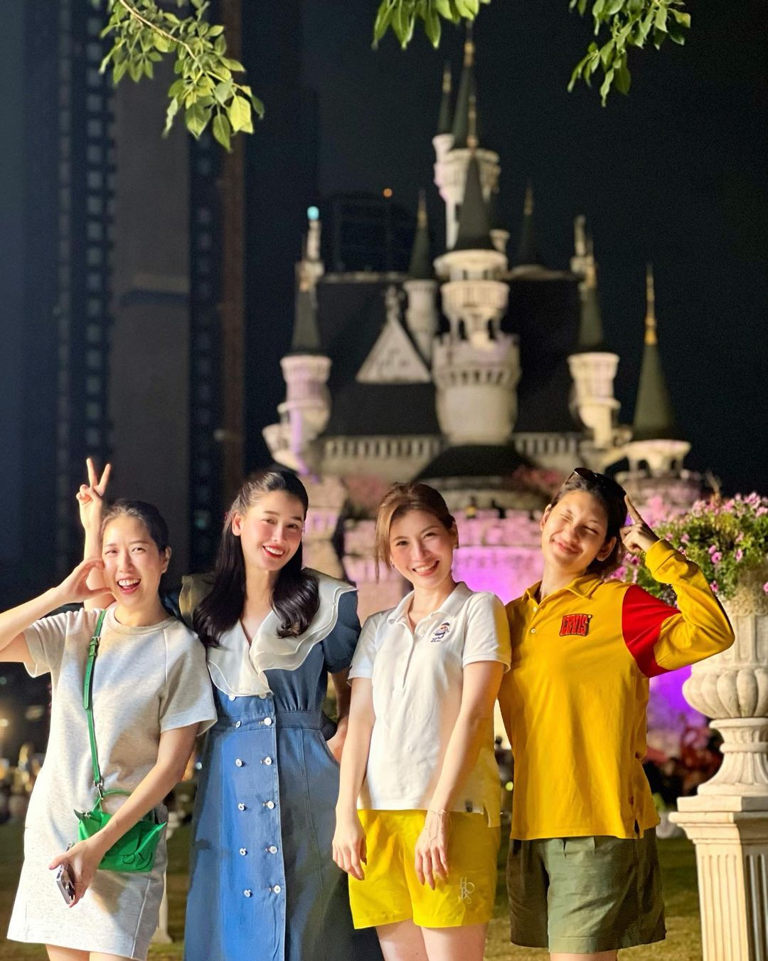 โม - อมีนา พินิจ
