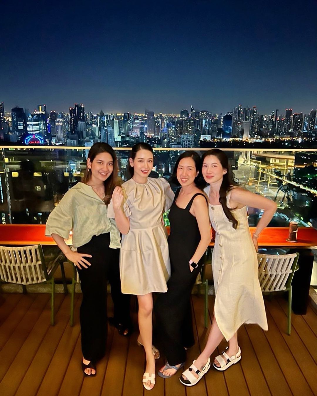โม - อมีนา พินิจ