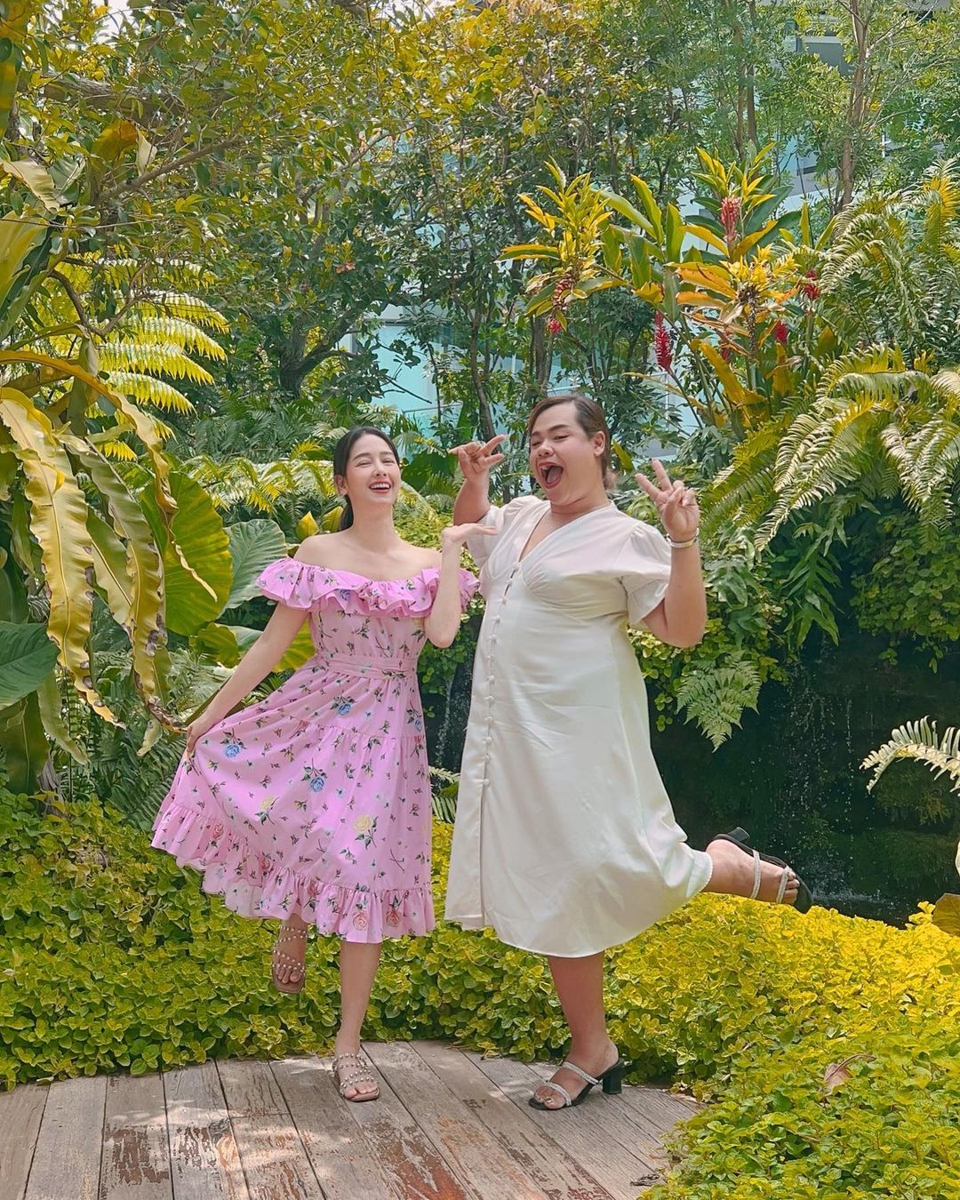 โม - อมีนา พินิจ