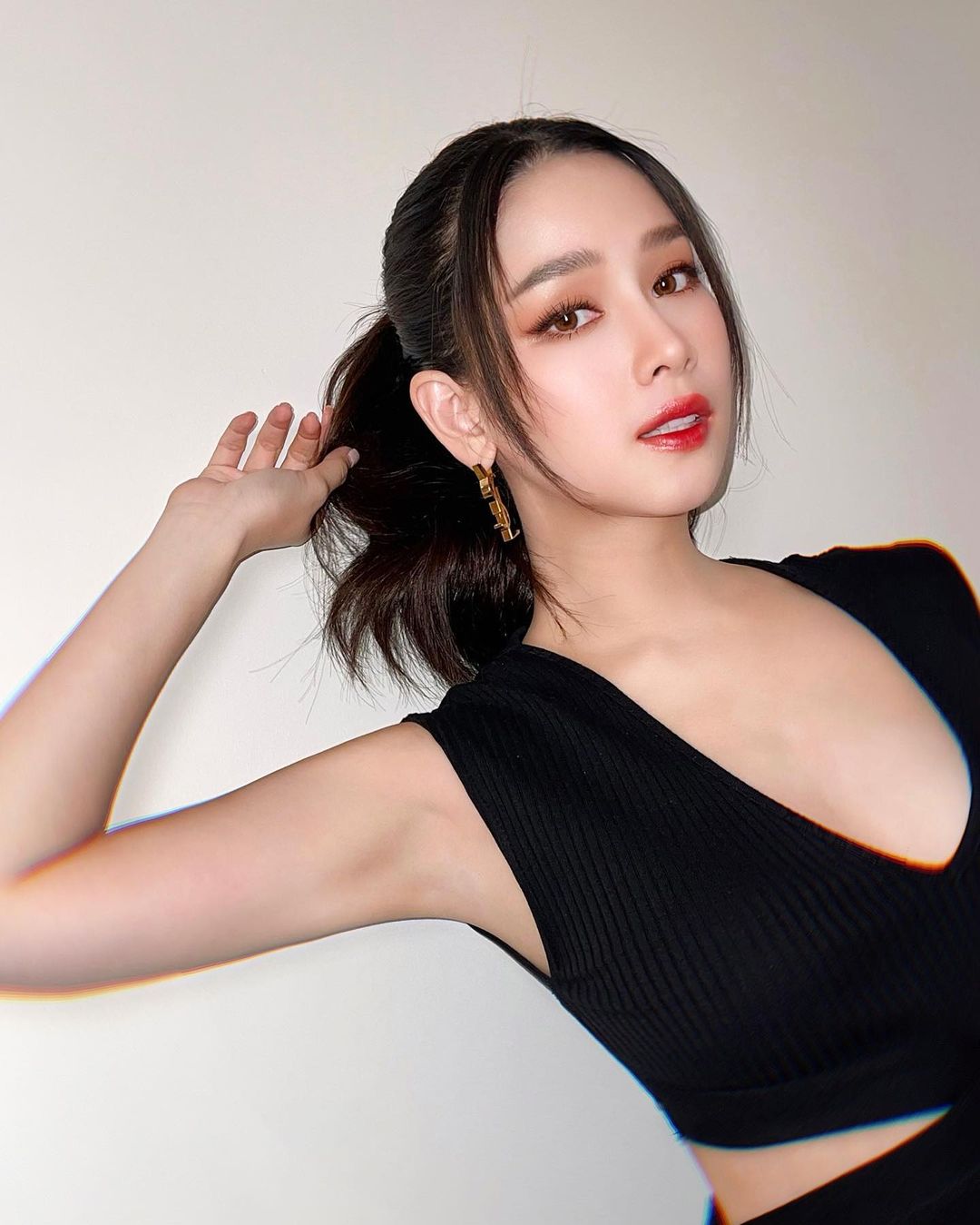 โม - อมีนา พินิจ