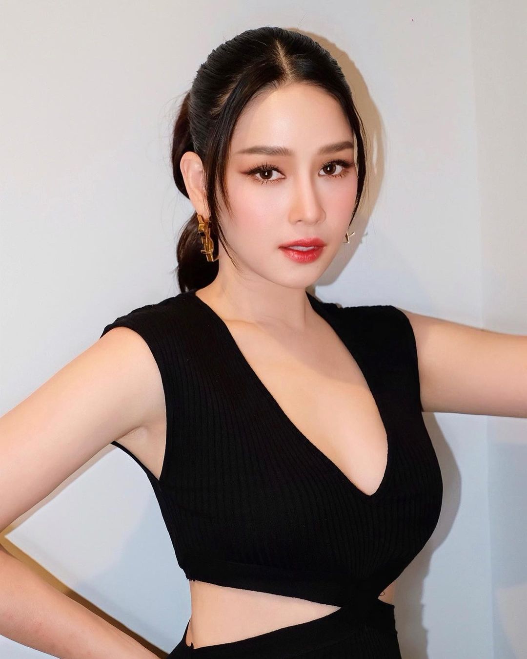 โม - อมีนา พินิจ