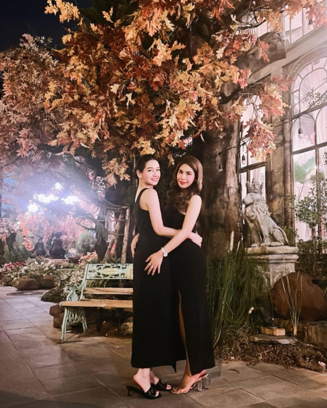 โม - อมีนา พินิจ