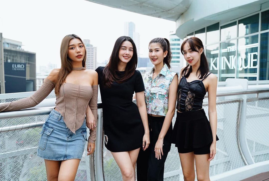 โม - อมีนา พินิจ