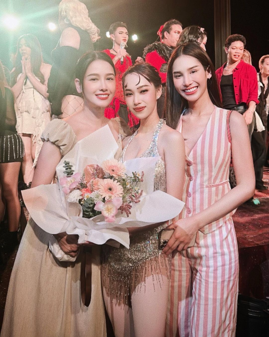 โม - อมีนา พินิจ