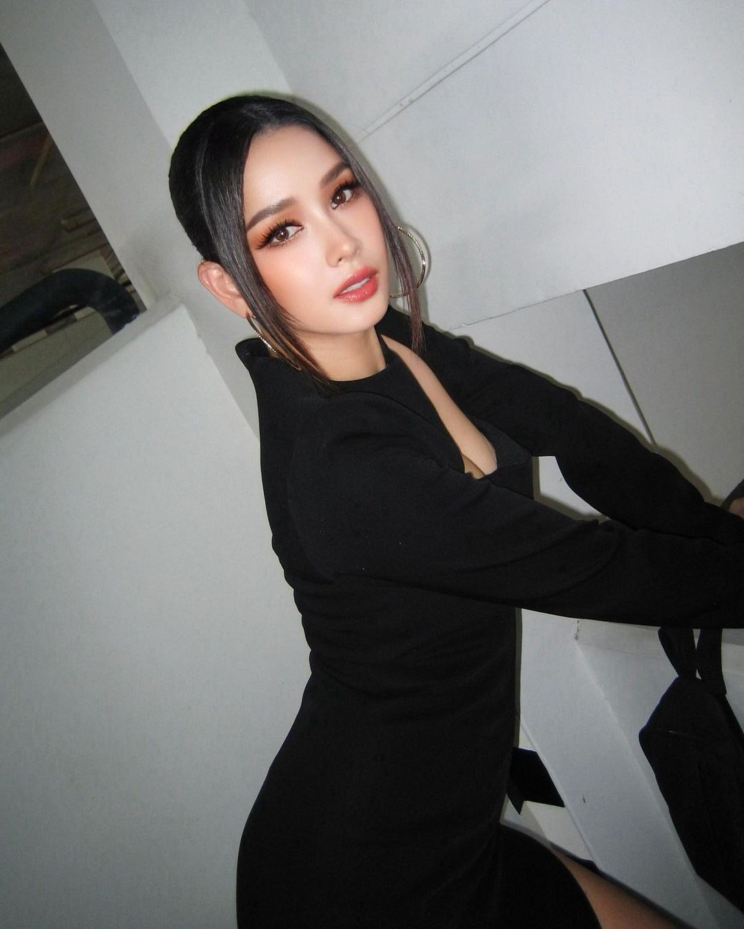 โม - อมีนา พินิจ