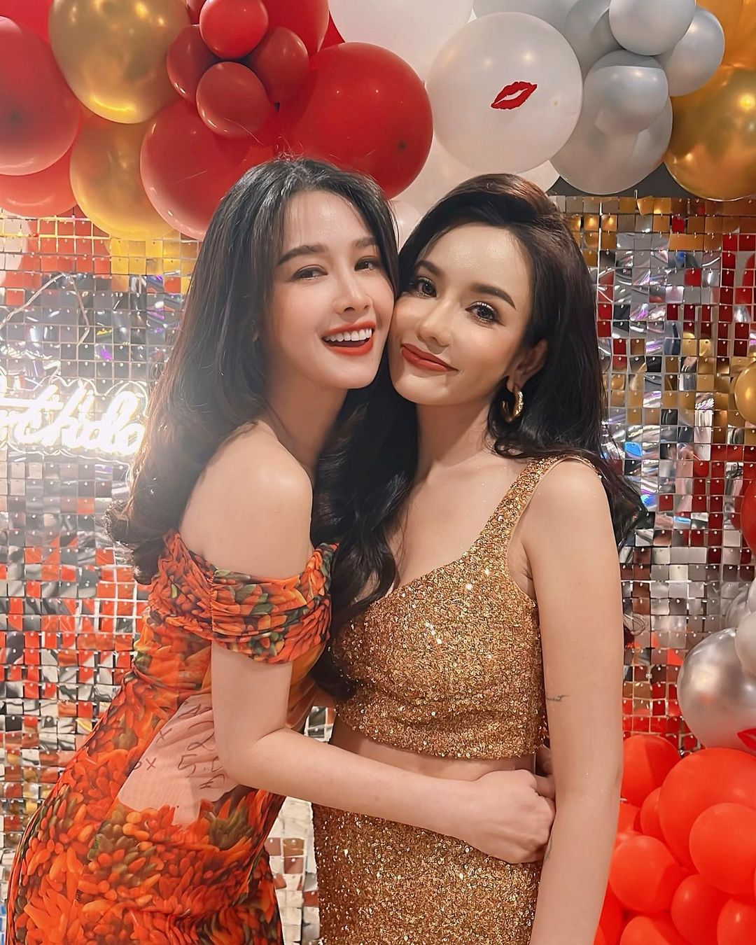โม - อมีนา พินิจ