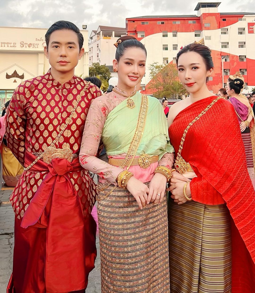 โม - อมีนา พินิจ