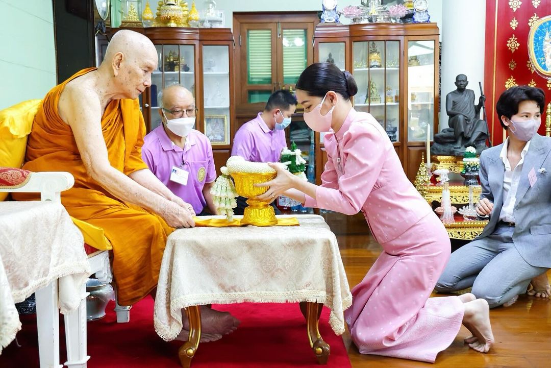 โม - อมีนา พินิจ