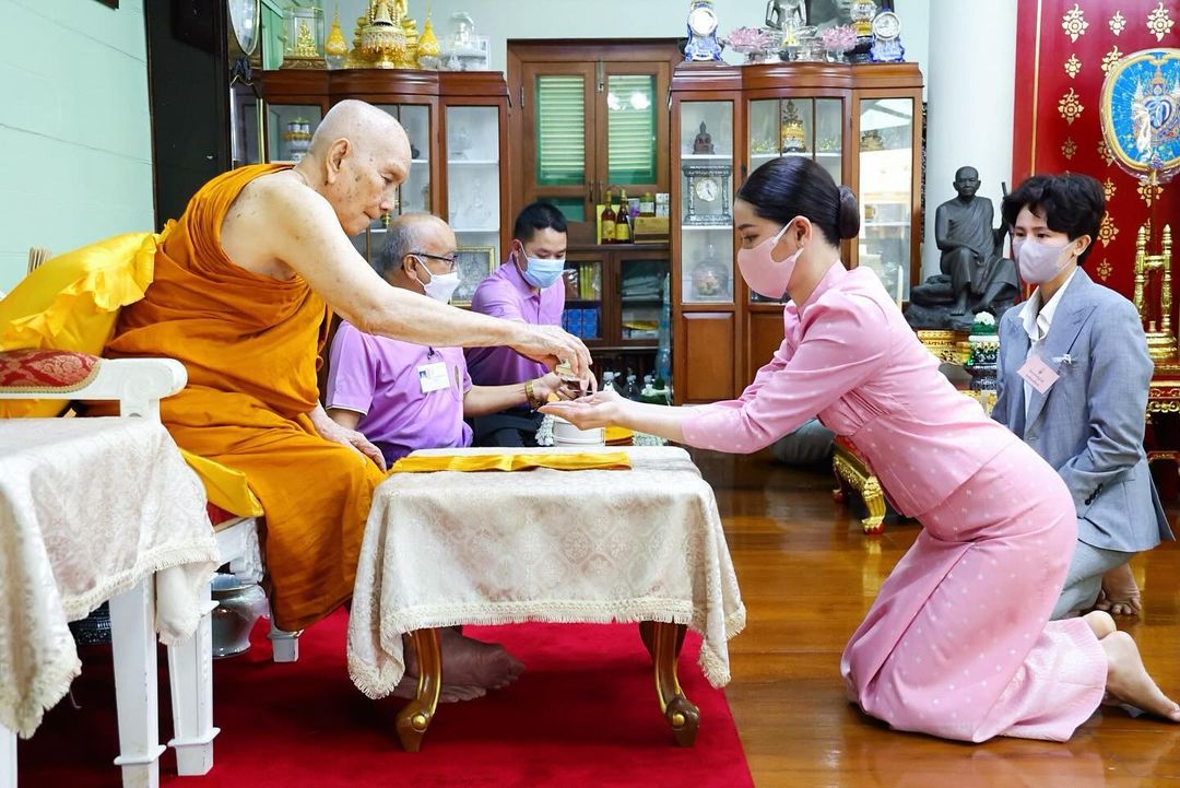 โม - อมีนา พินิจ