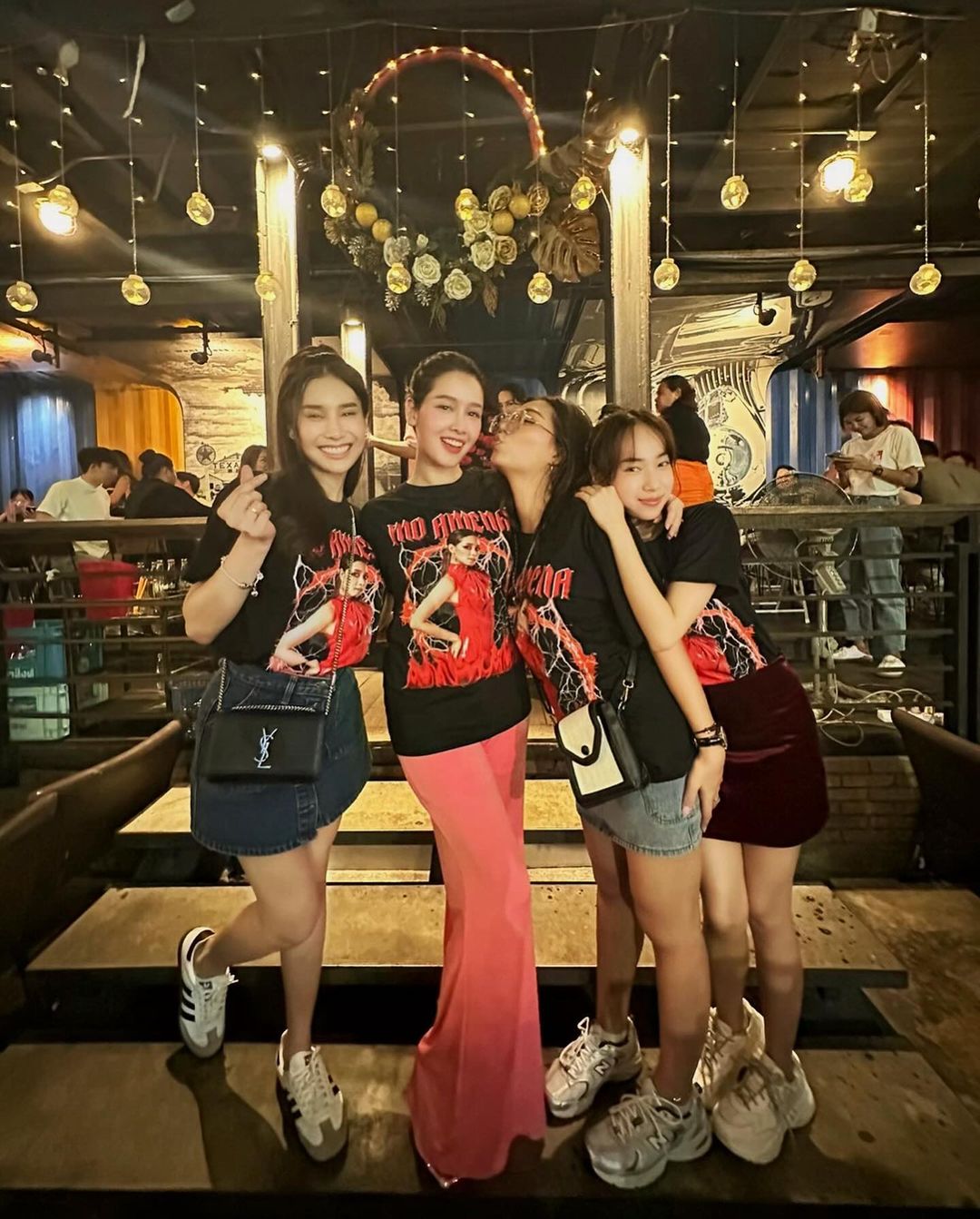 โม - อมีนา พินิจ
