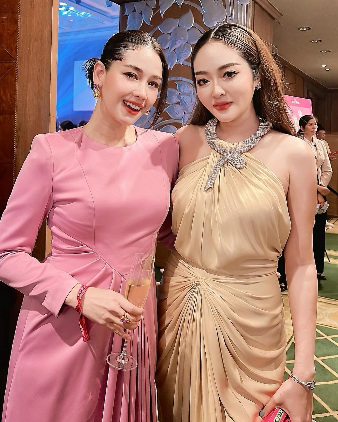โม - อมีนา พินิจ
