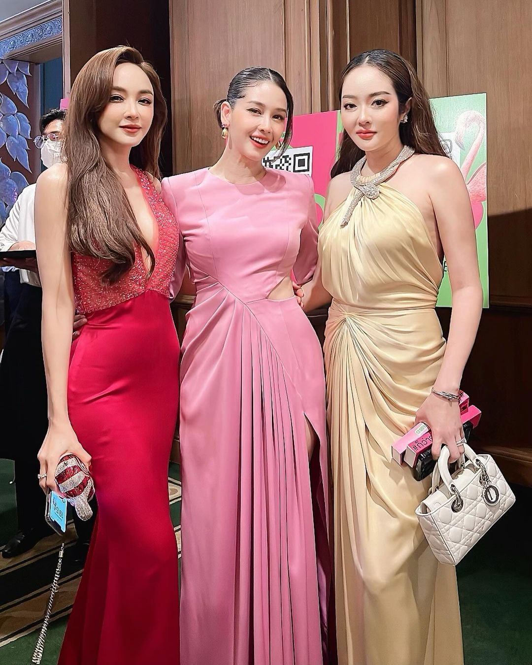 โม - อมีนา พินิจ