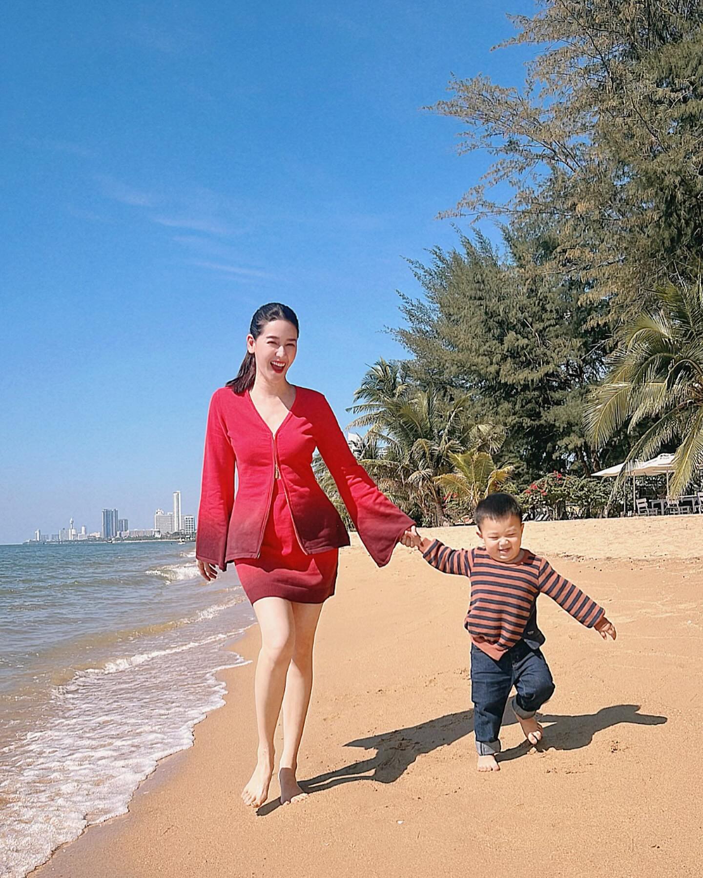 โม - อมีนา พินิจ