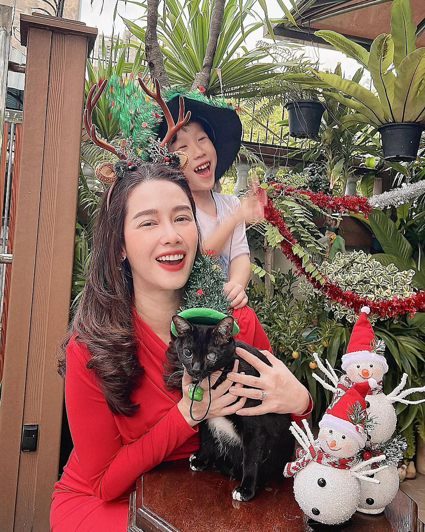 โม - อมีนา พินิจ